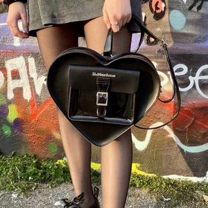 🖤 DR. MARTENS HEART SHAPED BLACK LEATHER BACKPACK- NWT 🖤